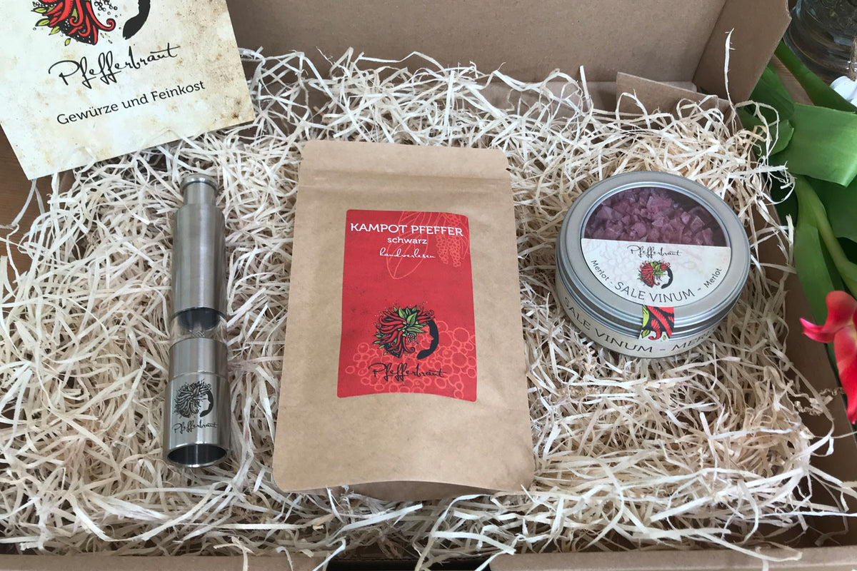 Geschenkset Mühle mit schwarzem Kampot Pfeffer und Sale vinum